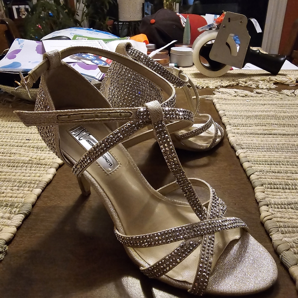 INC size 7 heels